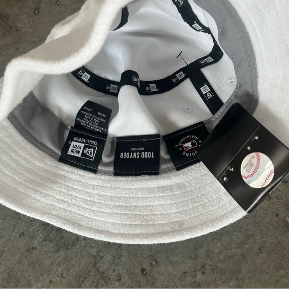 BNWT Todd Snyder Terrycloth NY Mets Yankees Bucket Hat White Summer S/M - Picture 4 of 5